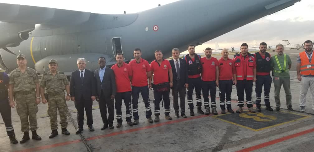 sntvnews1's tweet photo. Wasiirka warfaafinta XFS&amp; xubno kale ayaa soo dhaweeyay Diyaarad sida Dhaqaatiir iyo daawo uu Turkigu ugu gurmaday dadkii ku dhaawacmay qaraxii argagixiso ee shalay ka dhacay magaalada Muqdisho.

@TC_Mogadishu https://t.co/YyKcwK4iqs