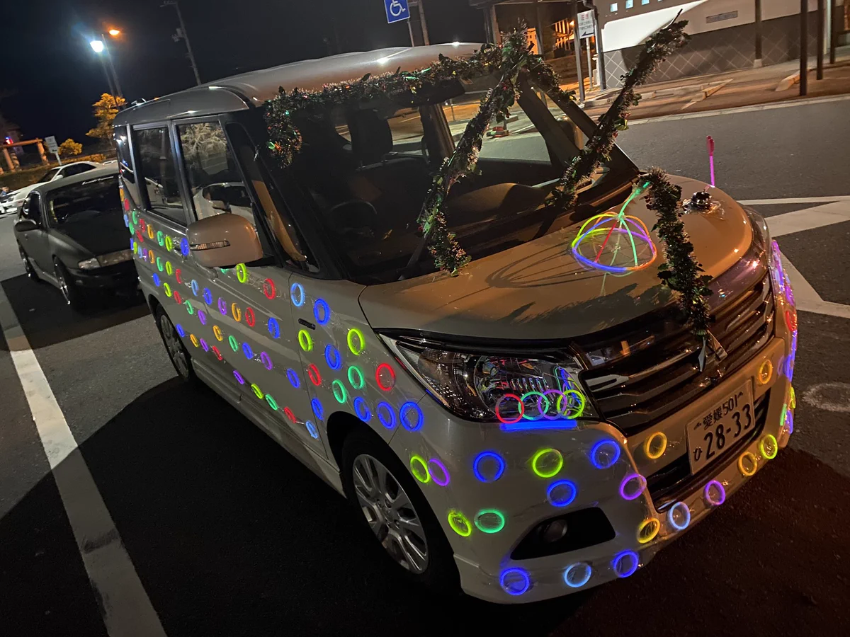 まだまだ自分の知らない世界がある？とんでもないカスタムをした車が現れるwww