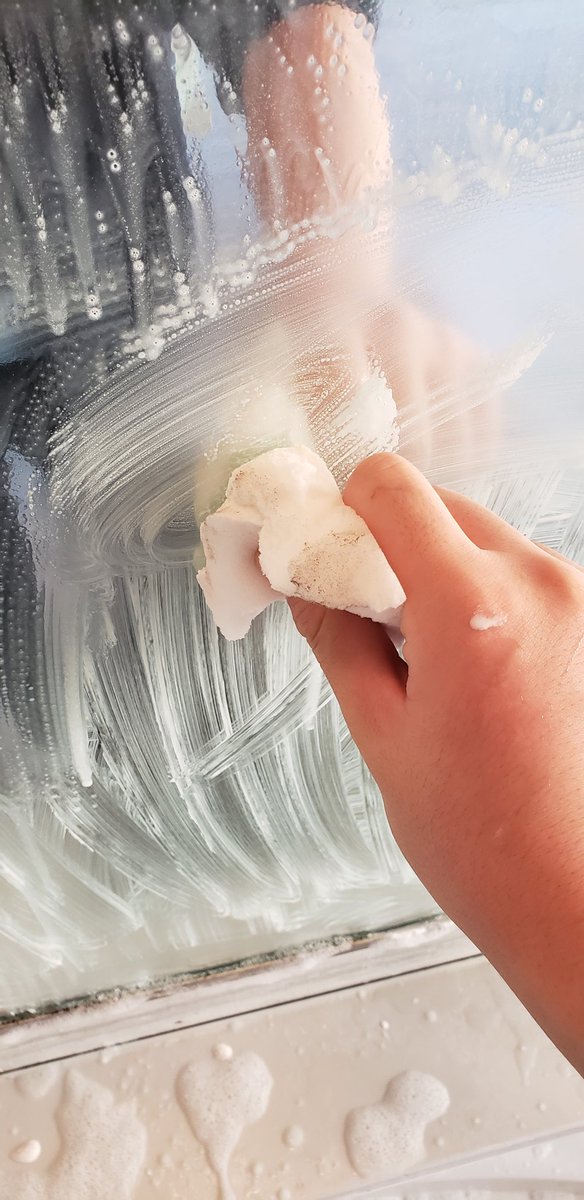 ツウィツイート お風呂の水垢は歯磨き粉と激落ちくんで完全に消し去ります