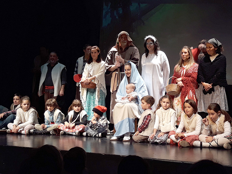 lopez_paky's tweet photo. A #josocsantboi a @RadioSantBoi, hem estat acompanyats per el santboià Ignasi Jordana, ingenier, actor de teatre i director del Col·lectiu Teatral Tripijoc. Hem parlat de les obres del grup i dels Pastorets que fan 40 anys!
https://t.co/Hr9d4D40hG https://t.co/djeJU6Udvo