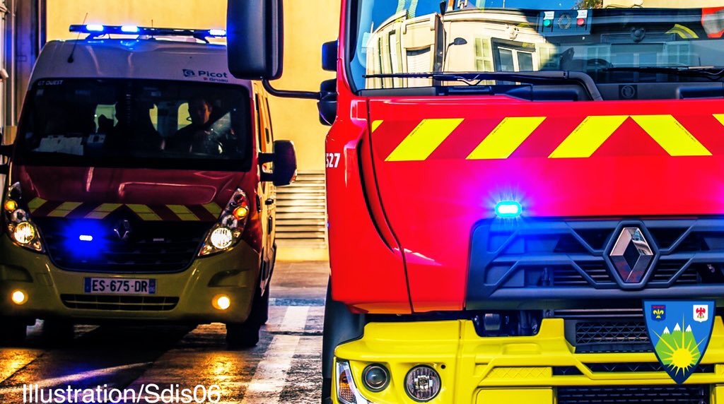 sdis_06's tweet photo. ▫️#PermisConduire▫️ Arrêté du 20/12/19 définissant la formation requise pour les #pompiers professionnels & volontaires des SIS titulaires de la catégorie B du permis de conduire en application de l'article R. 221-4-1 du code de la route
https://t.co/88KaxV87u5 https://t.co/IrIQgkquKX