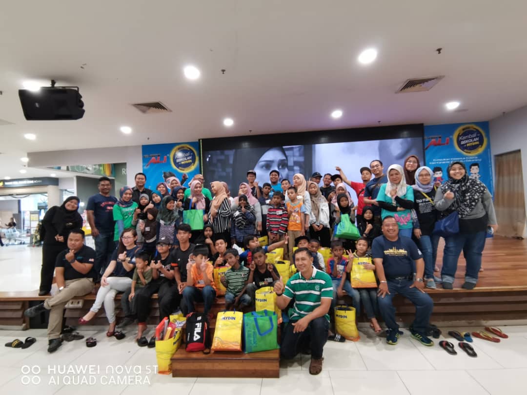 Kindnessdotmy's tweet photo. Terima kasih rakan-rakan NGO yang menerima baik bantuan tenaga dari para sukarelawan Kindness Malaysia untuk Project Back to School khas buat anak-anak dari Pertubuhan Kebajikan Ash Shakur (PEKEAS)
#KindnessMalaysia
#Humanity
#EmpireProject
#igunners
#DanaKita
#PEKEAS https://t.co/6Eg8aBccKk