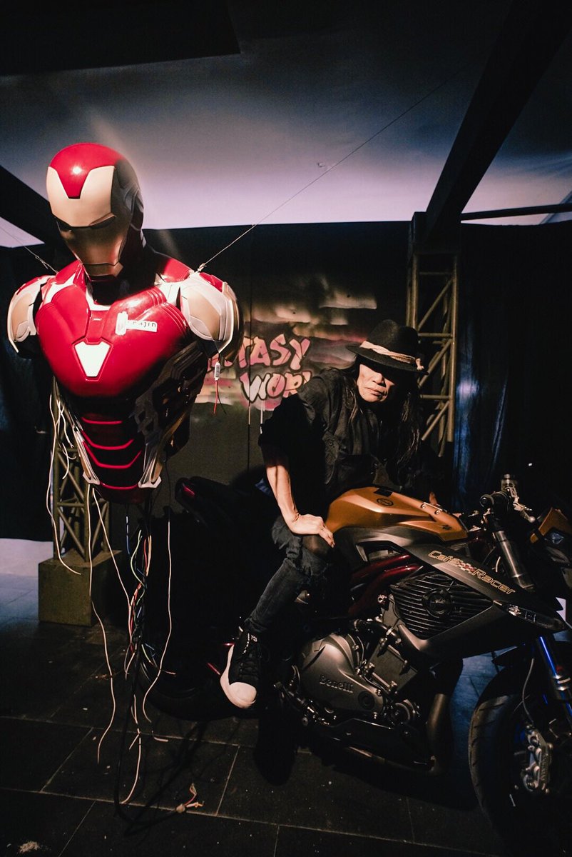 Motor berikut adalah Benelli caferacer 1130 cc motor canggih utk pameran thn 2020 nanti disertai Ironman.