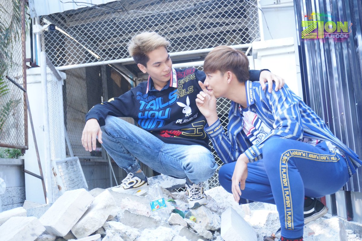 V_Plann36's tweet photo. แต่ละรูป เกรงใจตากล้องนิสนึงสิลูกๆ ถ่ายรูปกันก่อน
ตากล้องจะโดนมดกัดตายก่อนละนะ หวานใส่ขนาดนี้ ☺☺
#แมนแจ๊กZION
#วุ่นรักนักบิด
#ZION
#AJT004
#ABMODELING
@cyclethesesries https://t.co/VmrlO7cpvJ