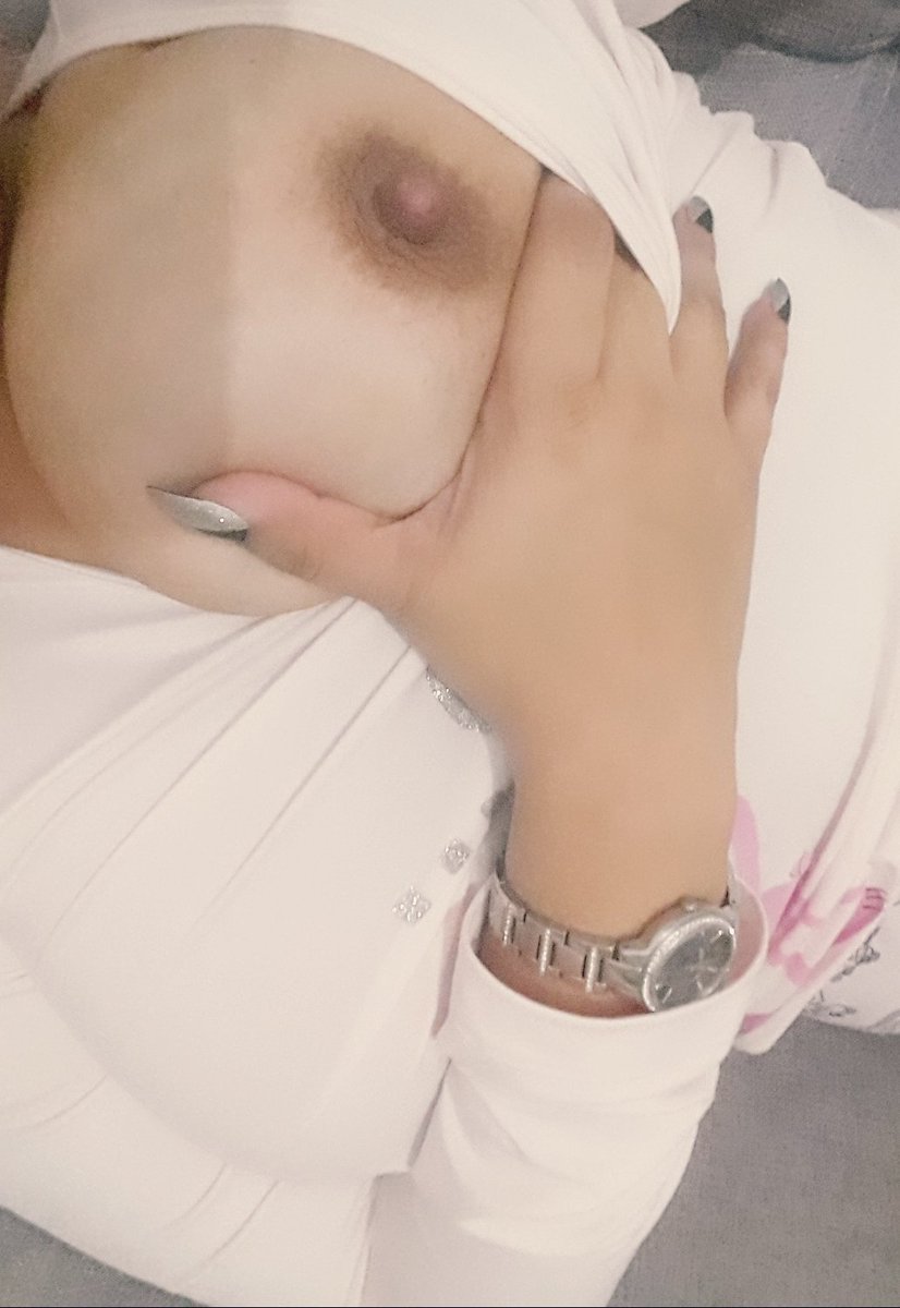 lillustmx's tweet photo. ¿Un besito antes de irme a dormir? ¿Una lengua dispuesta a saborear mi tetita caliente? 👅💋😘😍 

#SabadoDeGanarSeguidores #pinkgirlwinter #Lust #busty #TetasNaturales #RevealTits https://t.co/fR4G1kXdtE