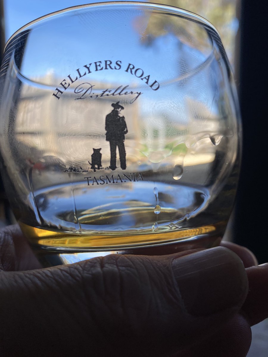 lesleyf's tweet image. #richmond #whiskyshed ⁦@aliwh_white⁩ #hellyersroad #slightlypeated #10yearold #singlemalt
