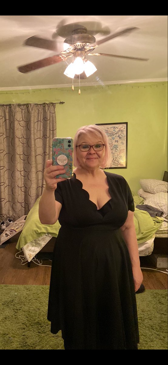 thebobbieoliver's tweet image. Was thinking about wearing this for my taping. Then I remembered I’m gonna be on stage for 90 minutes. I’m just gonna go up there in Depends. #smallbladder