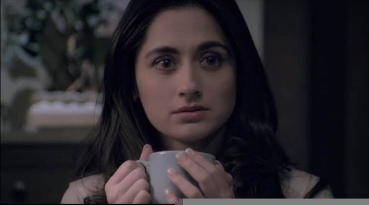 Is Reyna truly being attacked by a dark force?⠀
Watch #Gehraiyaan on VBontheWeb’s YouTube Channel.⠀
.⠀
#SanjeedaSheikh #VikramBhatt #WebSeries #Indian #Mumbai #Delhi #Actor #VatsalSheth #MeherzanMazda #Horror #Mystery #Suspense #Dialogue #Indian #WebOriginal