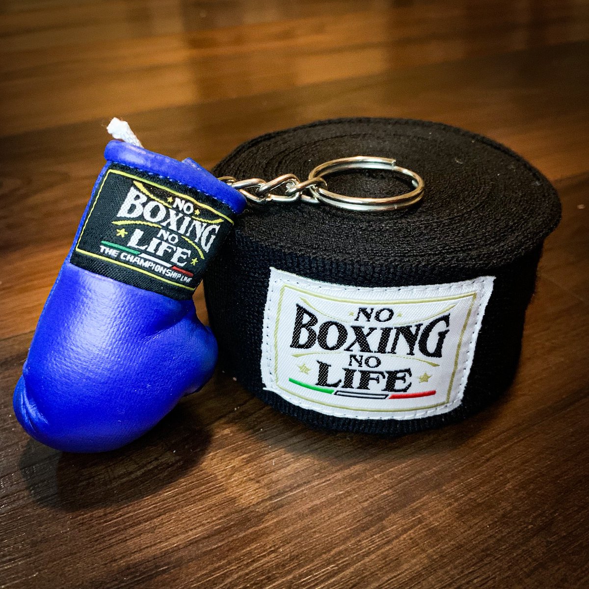 EsmeFerraro's tweet image. Just in time for 2020. Justo a tiempo para empezar el nuevo año con nuevas vendas. @noboxingnolife2 me encanta la calidad 👍🏼 #boxing #FerraroBoxing #boxeo #wraps #training #NoBoxingNoLife