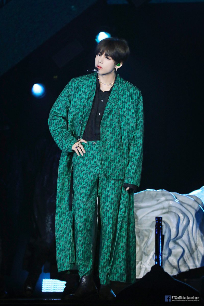 BTS_ARMY's tweet photo. 3 hours ‘til our #BTS #V ‘s birthday! #방탄소년단 @BTS_twt @bts_bighit @BigHitEnt https://t.co/Gfa4VnDP6C