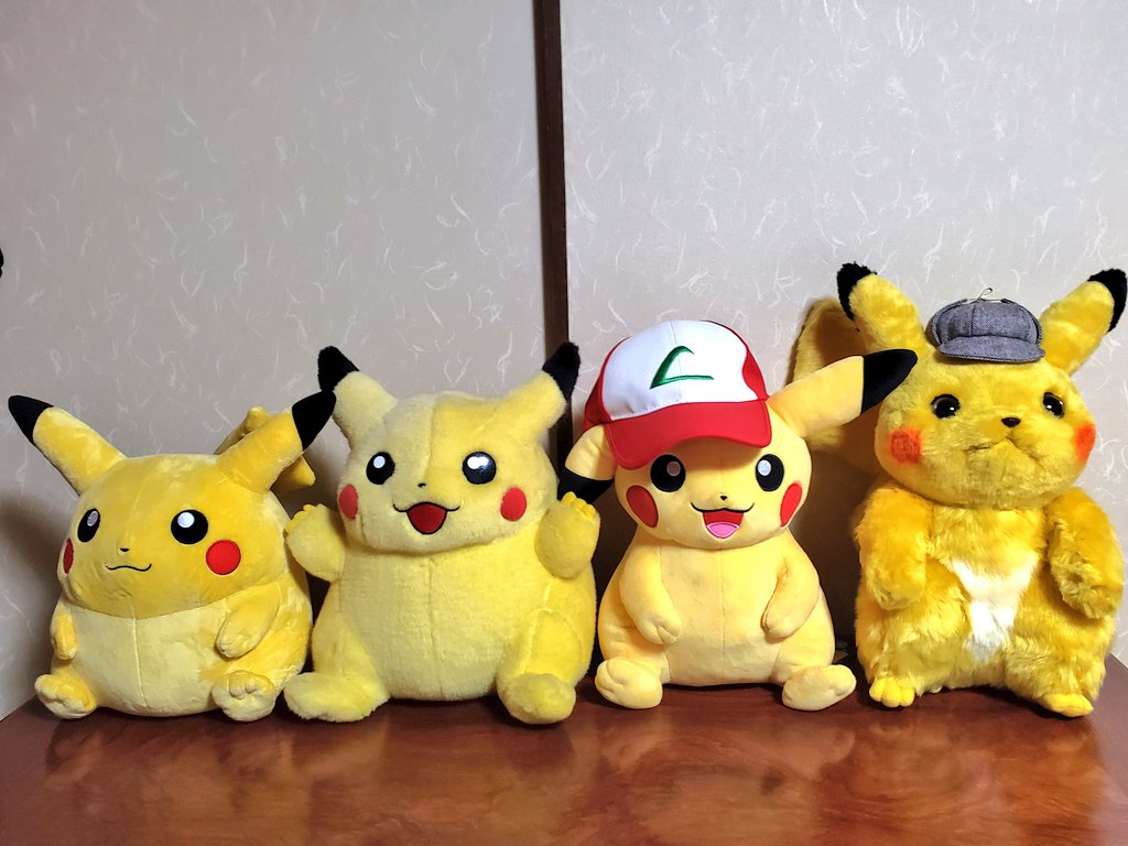 すくなめ 我が家の等身大ピカチュウ達並べてみた 進化の過程を感じる すくなめ 我が家の等身大ピカチュウ達並べてみた 進化の過程を感じる