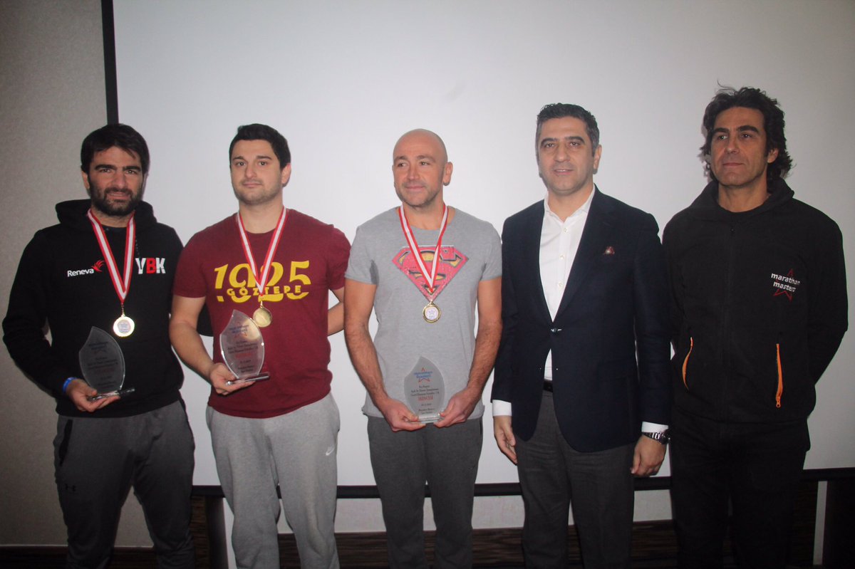 Özdere'mizde ikincisi düzenlenen Marathon Masters Kış Yüzme Yarışları'nda Türkiye'nin dört bir yanından gelen yüzme sporuna gönül vermiş sporcularımızı ağırladık. İki gün süren ve yüzden fazla sporcunun katıldığı yarışlarda dereceye giren sporcularımıza ödüllerini verdik.