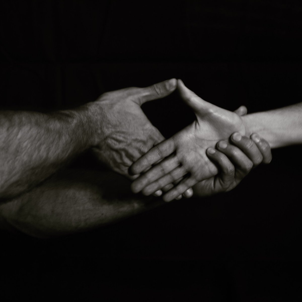 woundbloom's tweet photo. Hands in gestures and movements of magical practice.
.
.
.
#magicalpractice #handgestures #magicinhands #magicaltouch #magicalmovements #contemporaryart #contemporaryasianart #irishart https://t.co/taBeG2wSZu