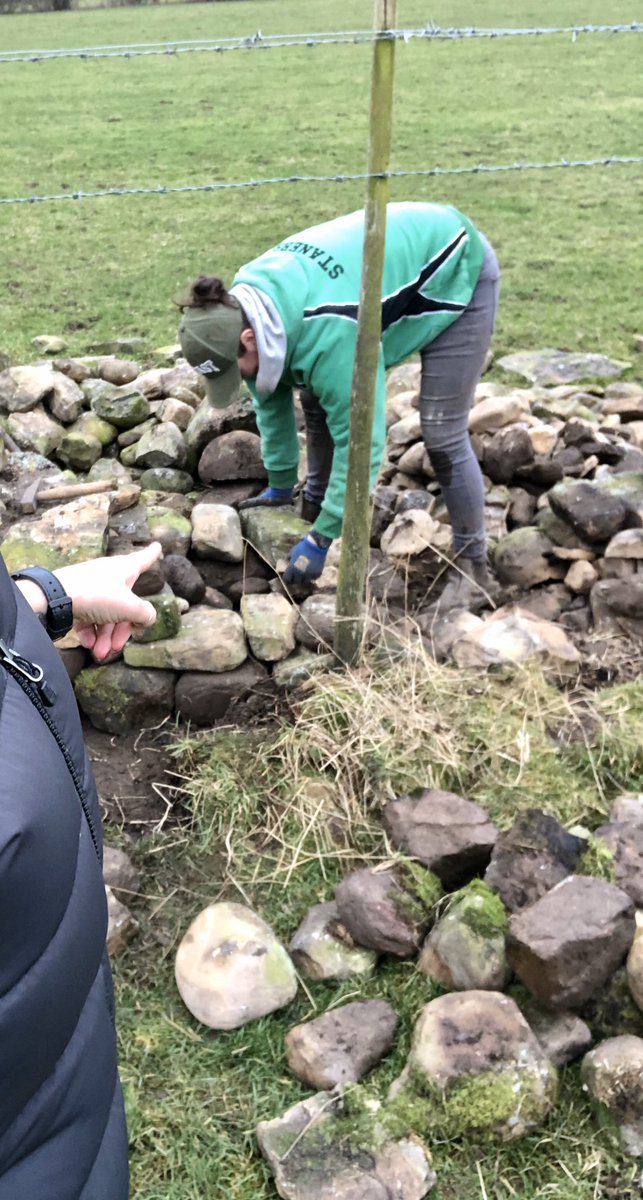 LizHoggarth's tweet photo. Apparently Iโm dressed too โCountryโ to wall a gap!! Off to find my #flexothane pants and @LeChameau1927 wellies. #BestFriends #hobby #sundayjob https://t.co/p72hgRXfow