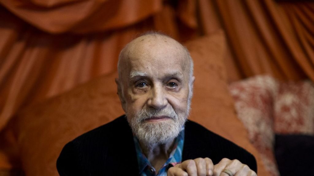 RevistaLOA's tweet photo. Hoy recordamos al dramaturgo #FranciscoNieva. El autor revolucionó el mundo del #teatro español. La obra dramática de Francisco Nieva puede dividirse en dos grandes grupos, llamados por el autor "Teatro furioso" y "Teatro de farsa y calamidad". https://t.co/wAdhqFdniF