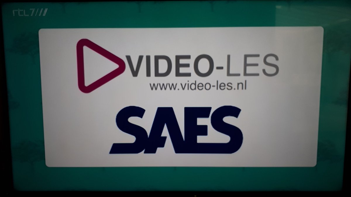 Adtesters's tweet photo. Hahahaha, "Dit programma wordt mede mogelijk gemaakt door #VideoLes".
#GreenProject op #RTL7. De helft van de shots zijn onscherp. De cameraman heeft ADHD (ook de presentator). De geluidsman (of waarschijnlijk iemand die een microfoon vasthoudt, zonder mixer) is doof. https://t.co/txpKhFljtx