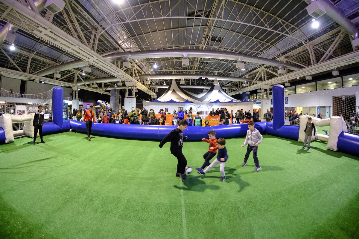 fargahospitalet's tweet photo. Bon diumenge! Tenim @KaliuPark obert fins les 21h, a #LaFargaLH, amb aquestes propostes i molta diversió!

⛸️@KaliuGEL
🎪Circ de @peramorLH
⚽️Futbol 3x3 amb @CELHospitalet
🕺Ball @StreetDanceArea
💄Maquillatge @marinapurpur
👑Patge Reial
🎲El Món de Joc

ℹ️https://t.co/68WfjSP46v https://t.co/gvfop3u9qf