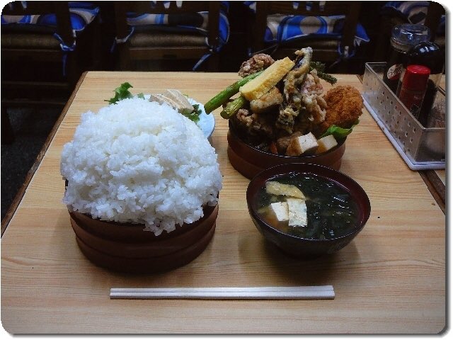 秋葉原の有名な定食屋に行ったら店主に 何でウチを知った ネットだろう と迫られてそして 最高でした Togetter