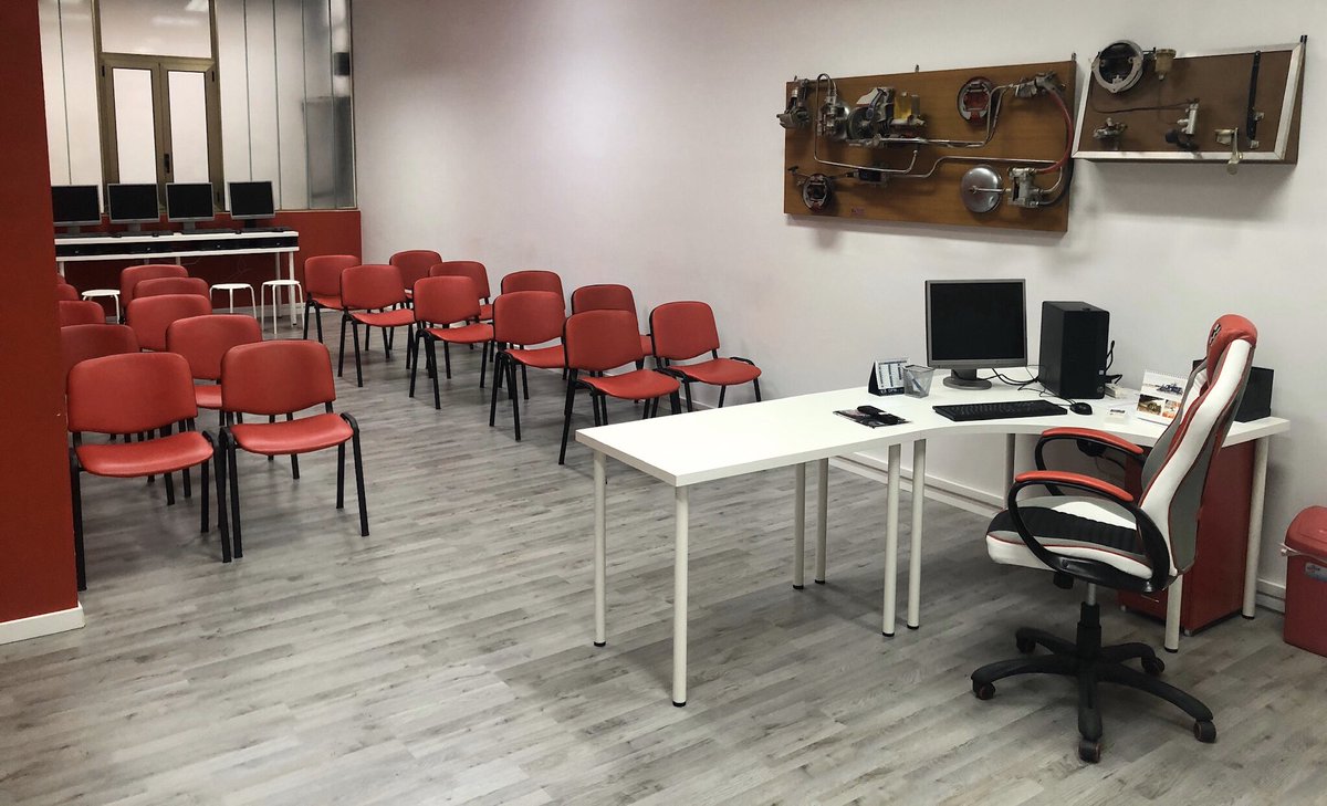 CalcagniG's tweet photo. Progetto E20 S.r.l. 
Azienda Certificata ISO 9001
Sede Operativa ... in ufficio si sente odore di pista .... https://t.co/Khz5DzuCKI