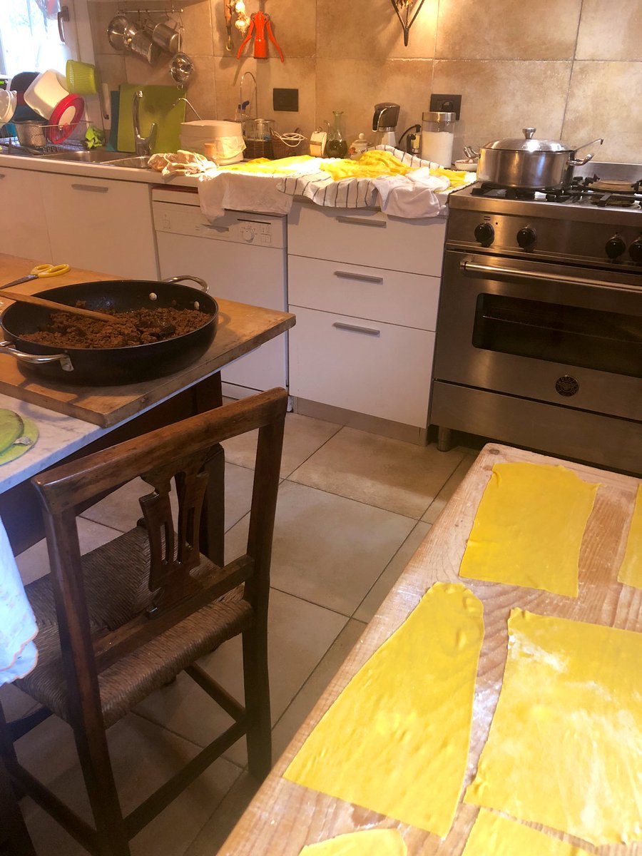 facciobiondate's tweet photo. Today is THE DAY
#lasagne #rezdora #tradizioniemiliane #EmiliaRomagna https://t.co/xRvp0j1shj