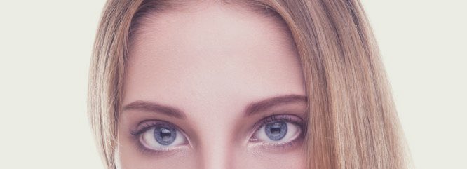 眉間プロテーゼ