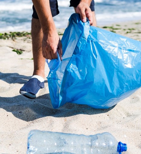 TheCleaningQ's tweet photo. According to volunteers, beach cleanups make them more mindful of how they dispose of their own disposables.

#TheCleaningQuest #cleanerbeach https://t.co/9u3fSfgytZ