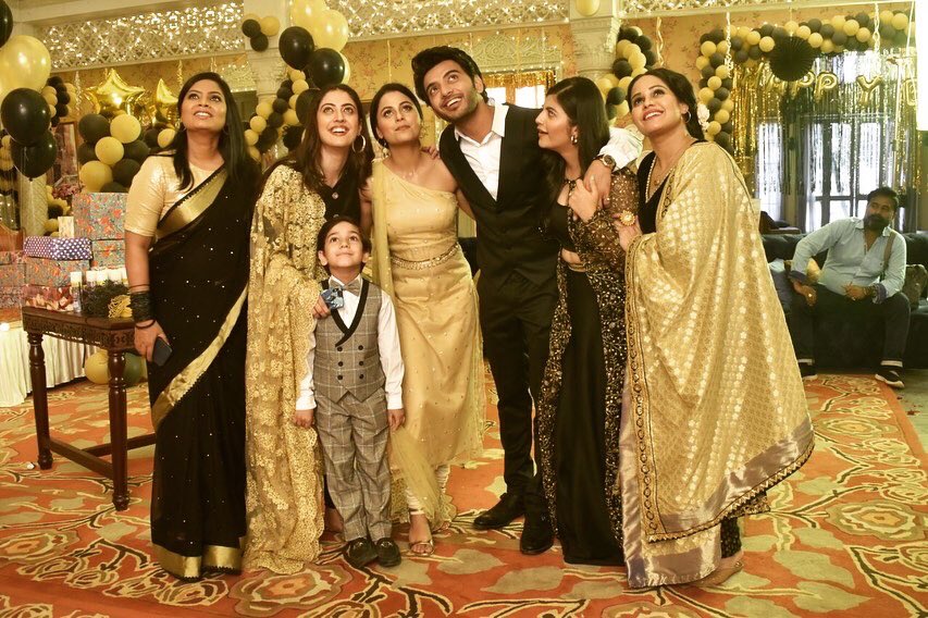garima_vikrant's tweet photo. #Famjamโฅ๏ธ๐ฆ #khanfamily #Salma Ke Sitaron ko dekh kar khush hote huye๐๐๐๐๐๐๐๐๐๐๐๐
@officialaditish @vikram_the_Leo #seemaazmi #vaibhavikapoor #gouriagarwal #ayanshmishra ๐งโโ๏ธ๐งโโ๏ธ๐๐โฅ๏ธโฅ๏ธ๐ฅฐ๐ฅฐlove you all muaaaahโฅ๏ธ๐๐๐ https://t.co/mimSVaLN5q
