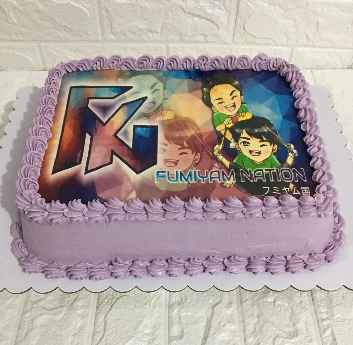 NIKKA100004's tweet photo. First ever cake na Gift namin (@FUMIYAMNATION21) sa FumiYam bago sila magbalik bahay. Di ako makamove on sa cake na to, ang ganda kasi nakakapanghinayang kainin. 😂 Hays! Hanggang throwback na lang ba ako?

FUMIYAM THANKS MYX
#PUSHAwardsFumiYams https://t.co/R1wHpIcBQr