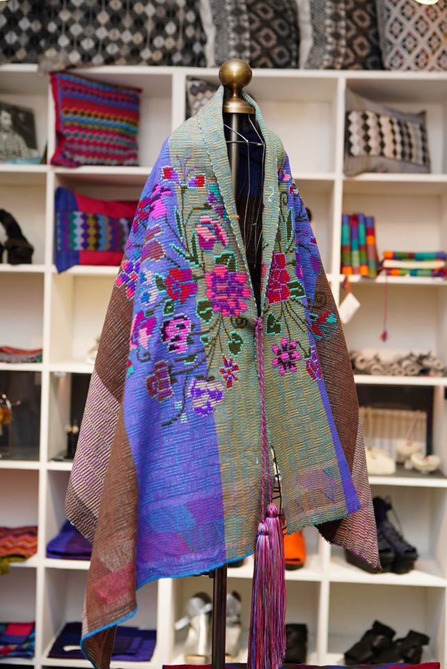 carmenrionmoda's tweet photo. MOCHEVALES de lana, hechos por artesanas de Sna Maruch + Carmen Rion, Chiapas. Técnica tradicional, con diseños modernos, interpretaciones de color y tejido. Piezas de arte,
📍 Carmen Rion
#Mocheval #CarmenRion #Mochevales #Lana #Wool #PiezasTradicionales #Textiles #Textil https://t.co/9X7cENGbSp