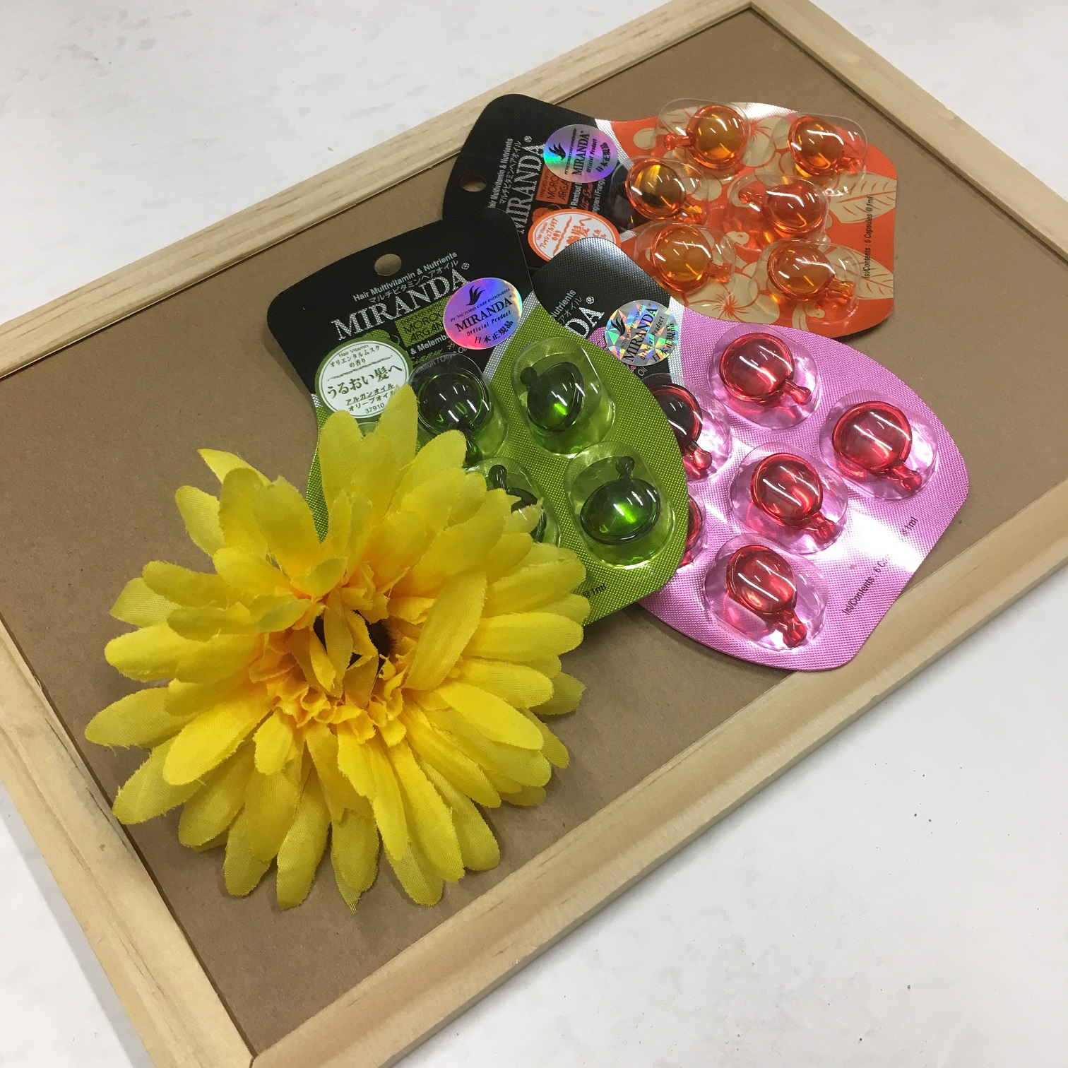 東急ハンズ新宿店 乾燥する季節 髪のお手入れに強い味方 ミランダヘアオイル 艶髪へはオレンジ 枝毛 切れ毛予防はピンク 髪に潤いはグリーン 一回使い切りだから旅行にも便利です ミランダマルチビタミンヘアオイル 各270円 税 3階さーしゃ