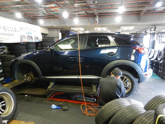 O Xrhsths ｆｉｔコーポレーション Sto Twitter ｃｘ３にスタッドレスセット装着です この車かなり気になるんですよね サイズ感がちょうど良い T Co Qxommyxqwu Cx3 スタッドレス タイヤ交換 ホイール買取