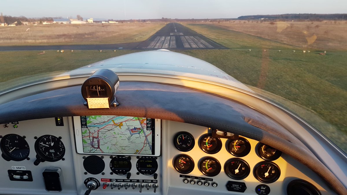 FlugplatzMainz's tweet photo. Ein #Roko #UL im Anflug auf die #Runway 08.

#edfz #rwy #ultralight #ultraleicht #airplane #mainz #airport https://t.co/nfitExErRw