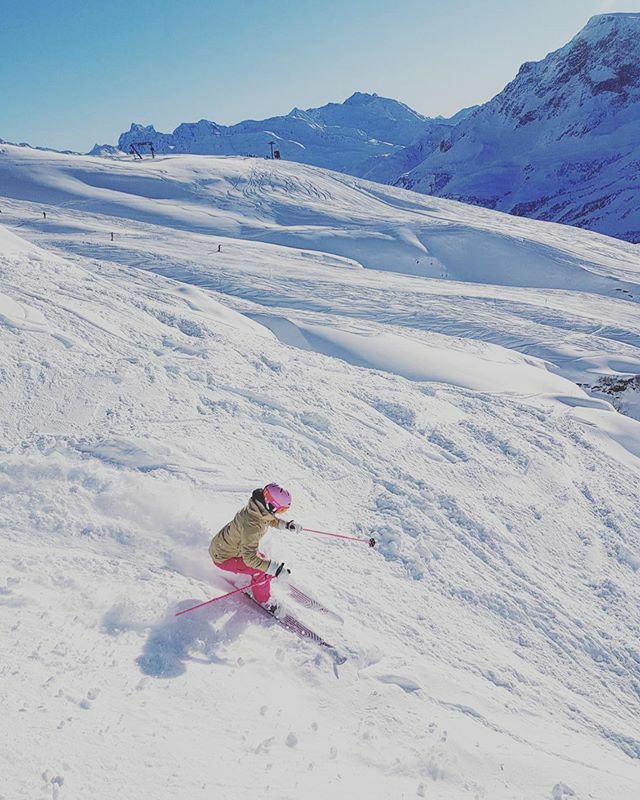 maybeyoulike's tweet photo. Well... this was a nice day! With nice people and very nice weather! ☺️ Little more pow next time please... 😜 but I won’t complain! #arlberg #skiing #girlswhoride #pow #blackcrows #snow #ski #goodlife #bluebird #lzürs #yesilovepink #teampink #snow #w… https://t.co/lrl17a76ho https://t.co/fZwoV8Y988