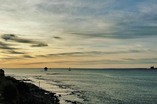 J_Kpon's tweet photo. 📸 Le phare du bout du monde 🌅😍 - #LaRochelle 
__
#Charentemaritime #Nouvelleaquitaine #Poitoucharentes #VieuxPort #Toursaintnicolas #Oceanatlantique #France_focus_on #France4dreams #Igerslarochelle #Toplarochellephoto #Thisislarochelle https://t.co/0md1iUxxK6 https://t.co/XMitTD041z