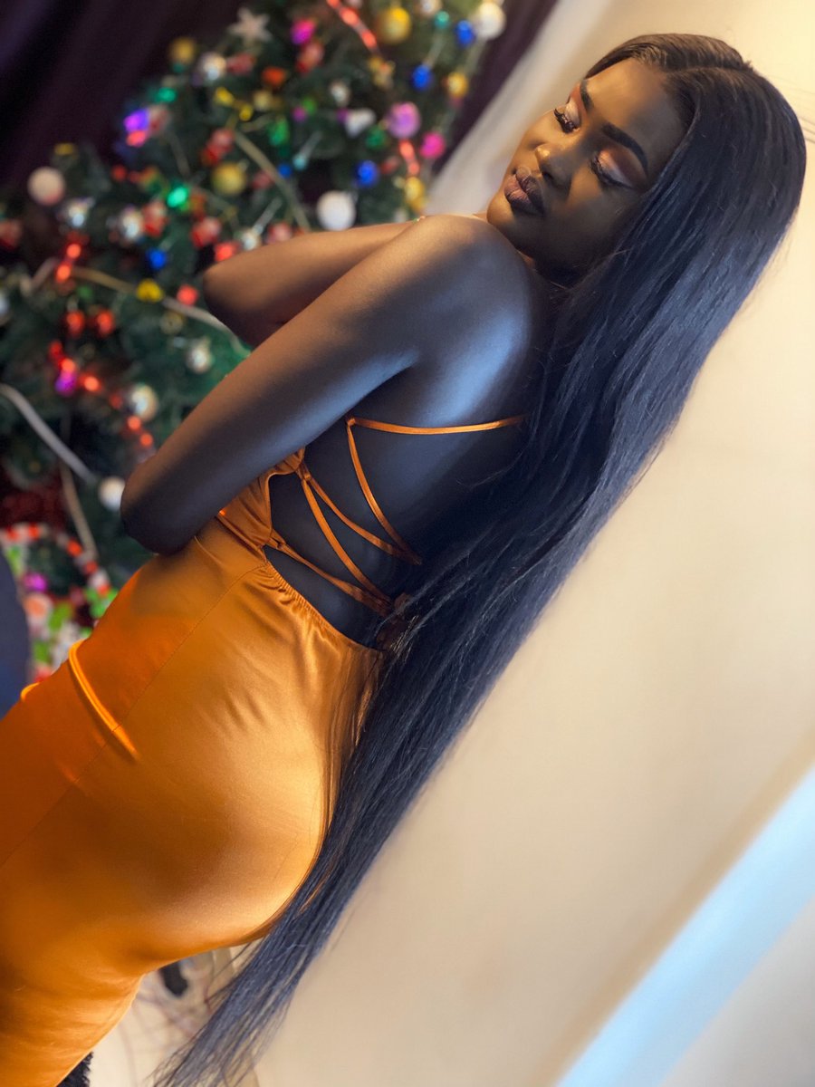 BlackQu50672183's tweet photo. Happy sweet Christmas 🎄 https://t.co/LnsJnfg5Pz