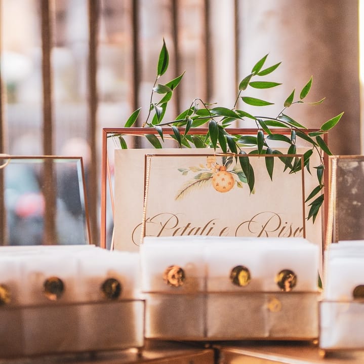 Le_Bonheur_WP's tweet photo. Riso e petali ; per un buon augurio !
#Rome #destinationrome #wedding #weddinginitaly https://t.co/d39ZQoFeOo