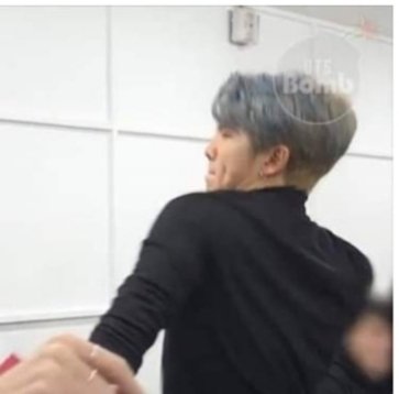 Rachel87744893's tweet photo. @ssangueo *las armys sosteniendome*
Yo: sueltenme que ahorita me la agarro
Ustedes:..... calmate pues https://t.co/ftVkHQZFuA