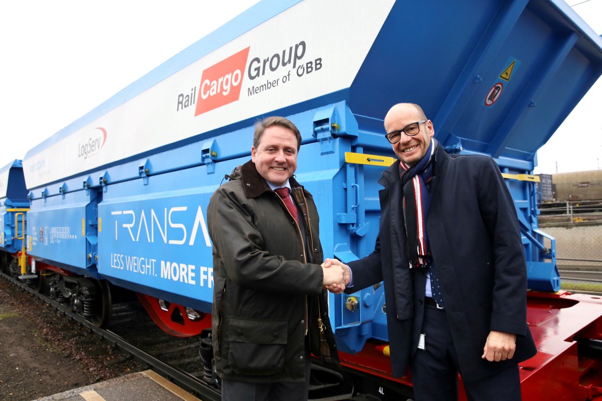 ClemensFoerst's tweet photo. #recap2019
In November the first #TransANT wagons were handed over to voestalpine. TransANT makes ore transportation much more efficient and sustainable, due to an up to four tonnes higher payload thanks to its 20% lighter weight.
ÖBB Rail Cargo Group
@unsereOEBB https://t.co/uRjGUv16oz