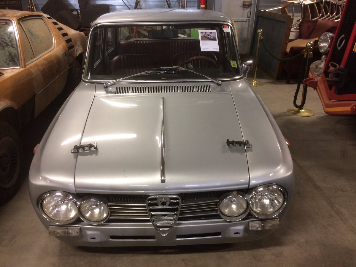 PieterBotman's tweet photo. Ome Nico moet op wintersport dus er is #autoveiling in Brummen. Lekker struinen door het aanbod, veel variatie. #Lancia #Ferrari #AlfaRomeo https://t.co/DWj4ki6Zwz