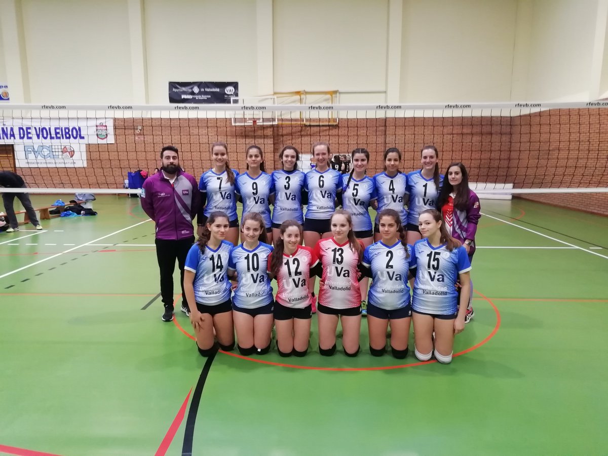 VoleyUVa's tweet photo. Ha comenzado el encuentro de la segunda fase de la @CopaEspanaVB en categoría cadete entre nuestras @VoleyUVa @PilatesEsencia y @SantoCv.
De momento toca remontar 5-12. #VamosUVa #DaleUVa @deporteuva @SomosCantera #FamiliaVoley https://t.co/1QQzHZOfTs