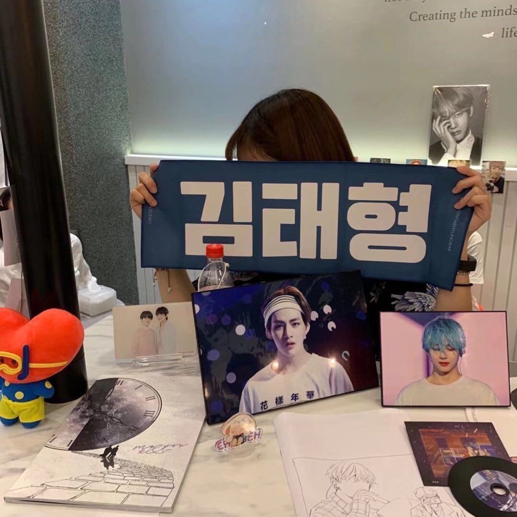 dboysuga309's tweet photo. uwu thanks for the invitation and i had so much fun yesterday!!! 💜🥺🥰 #justforyouhappybirthdaytaehyung #vantefluent https://t.co/FcKHAoYUep