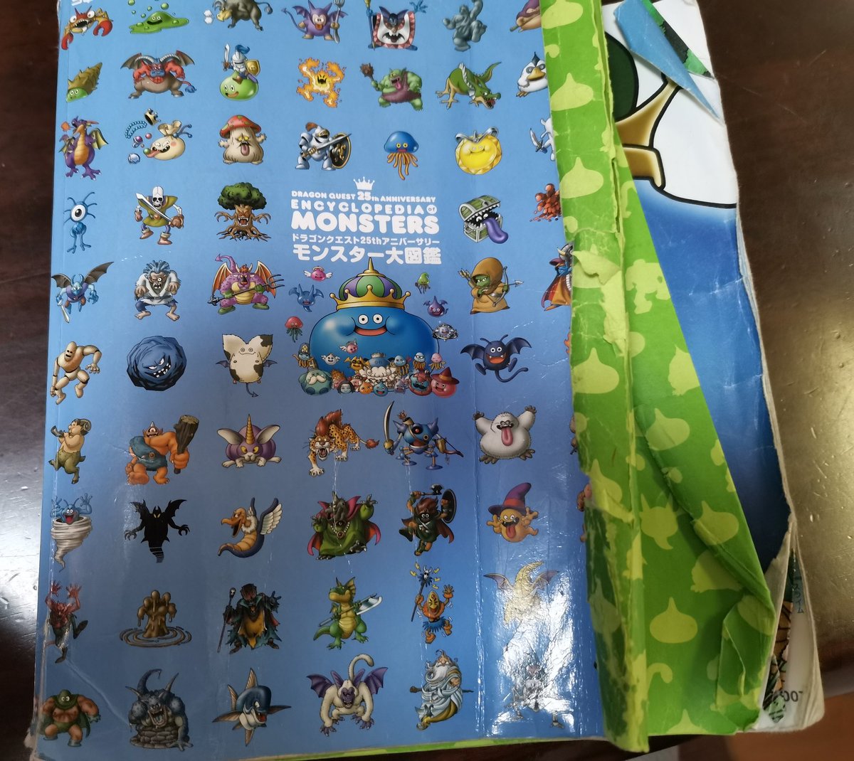 Ike 5年ぐらい前に息子の誕生日プレゼントに買ってあげたドラクエモンスター図鑑 今でも現役 娘の利用も加わって古文書みたいになってる 11も加わったバージョンで新しいの発売しませんかねー