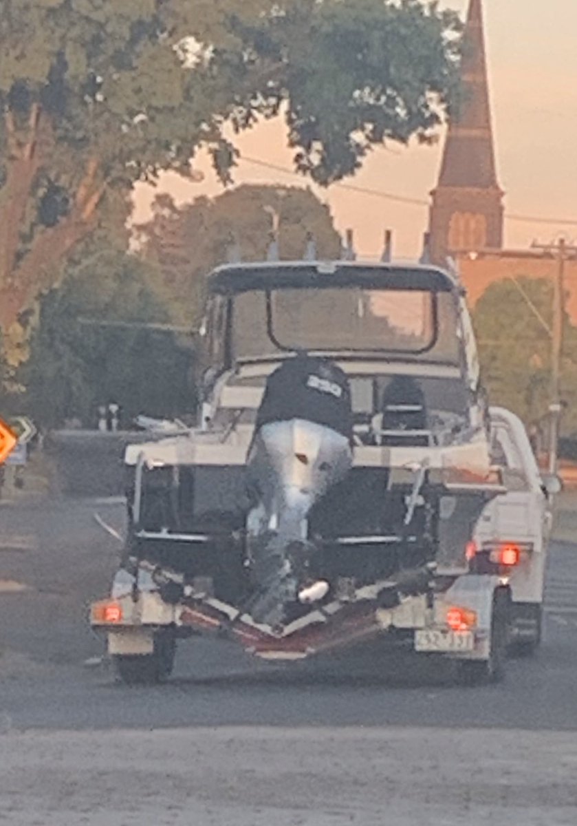 79meg's tweet photo. That boat has a face. #boatface https://t.co/oCsgdgsDiG
