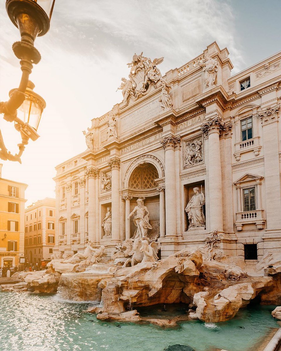 A sight that truly never gets old. The magic of the #TreviFountain is unmissable. 
📷 Ig: <a href="/danielradu/">Daniel Radu</a>.jpg