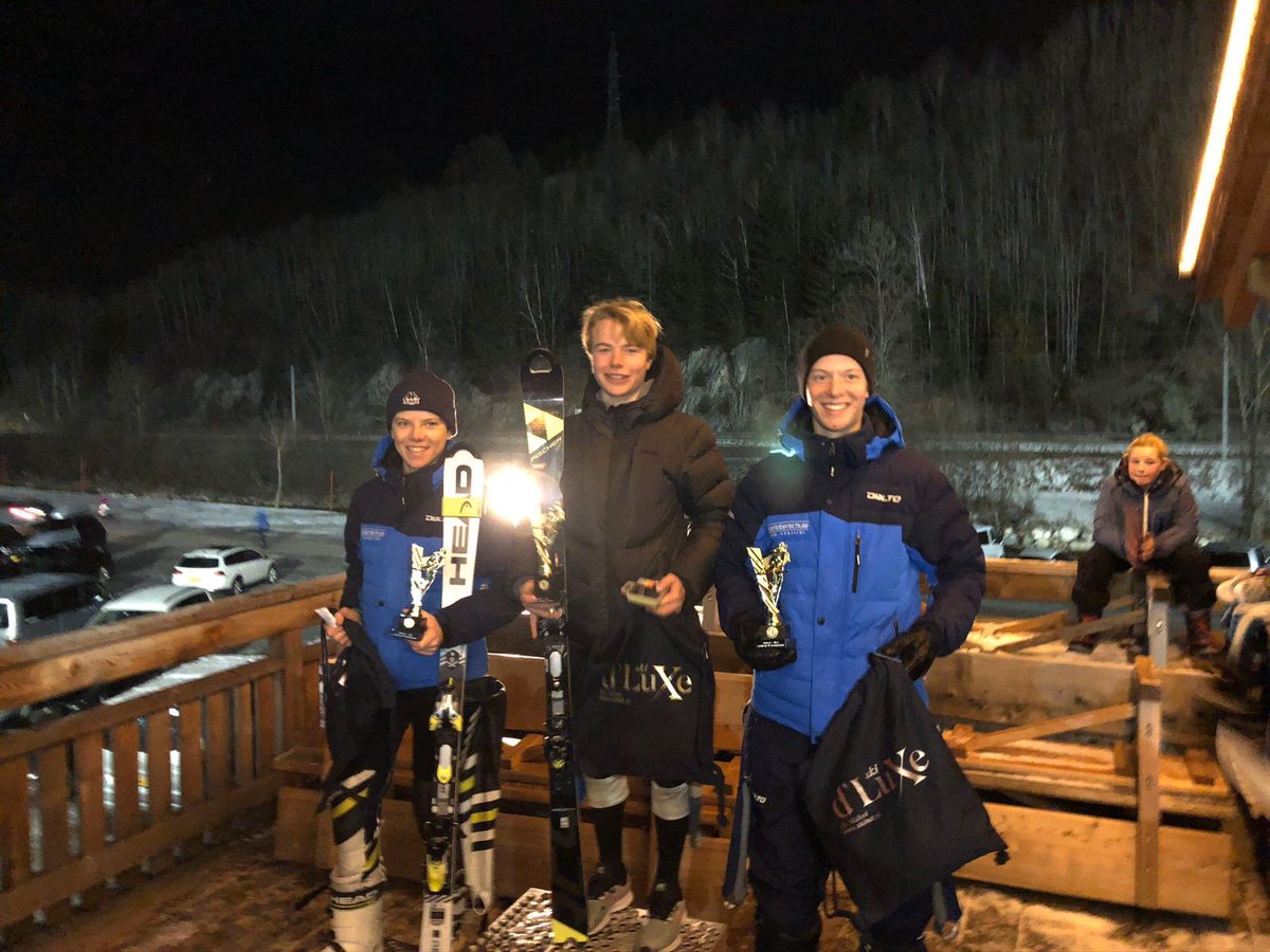 Gisteren 1ste (avond)wedstrijd van het seizoen <a href="/reiteralm/">Reiteralm Bergbahnen</a> #JanKellerCup georganiseerd <a href="/SkiRH/">Ski Racing Heemskerk</a>. Felicitaties aan onze U16 racers <a href="/Kimverdoold/">Kim</a> 🥇🏆 en <a href="/MeesClausing/">Mees Clausing</a> 🥇🏆 die ook nog #snelstetijd skiede van de avond 🙌