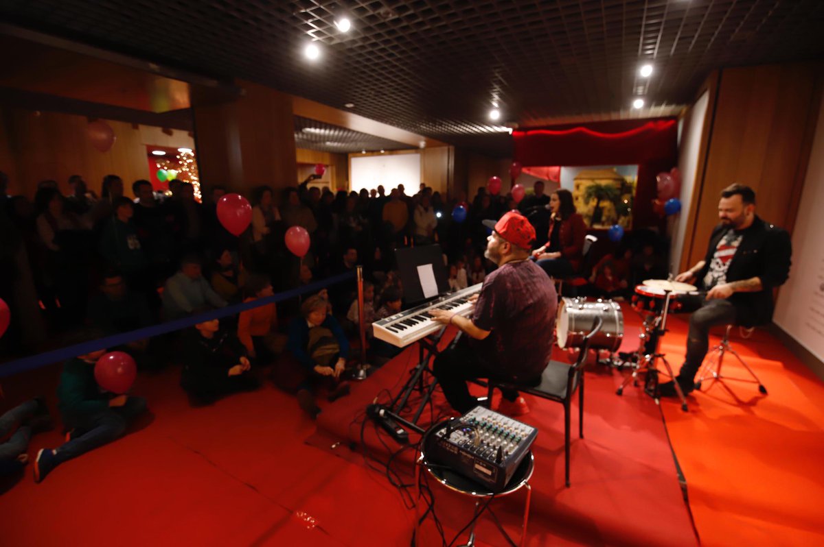 Cajasol's tweet photo. Este fin de semana el #Belén de @Cajasol en #CórdobaESP se visita a ritmo de soul con 🎵 Christmas Song Trío 🎵a la espera del espectáculo 'Domingos de Teatro' https://t.co/hLBXd3Vtp1 #GozosFCajasol https://t.co/xmOyuljFXL