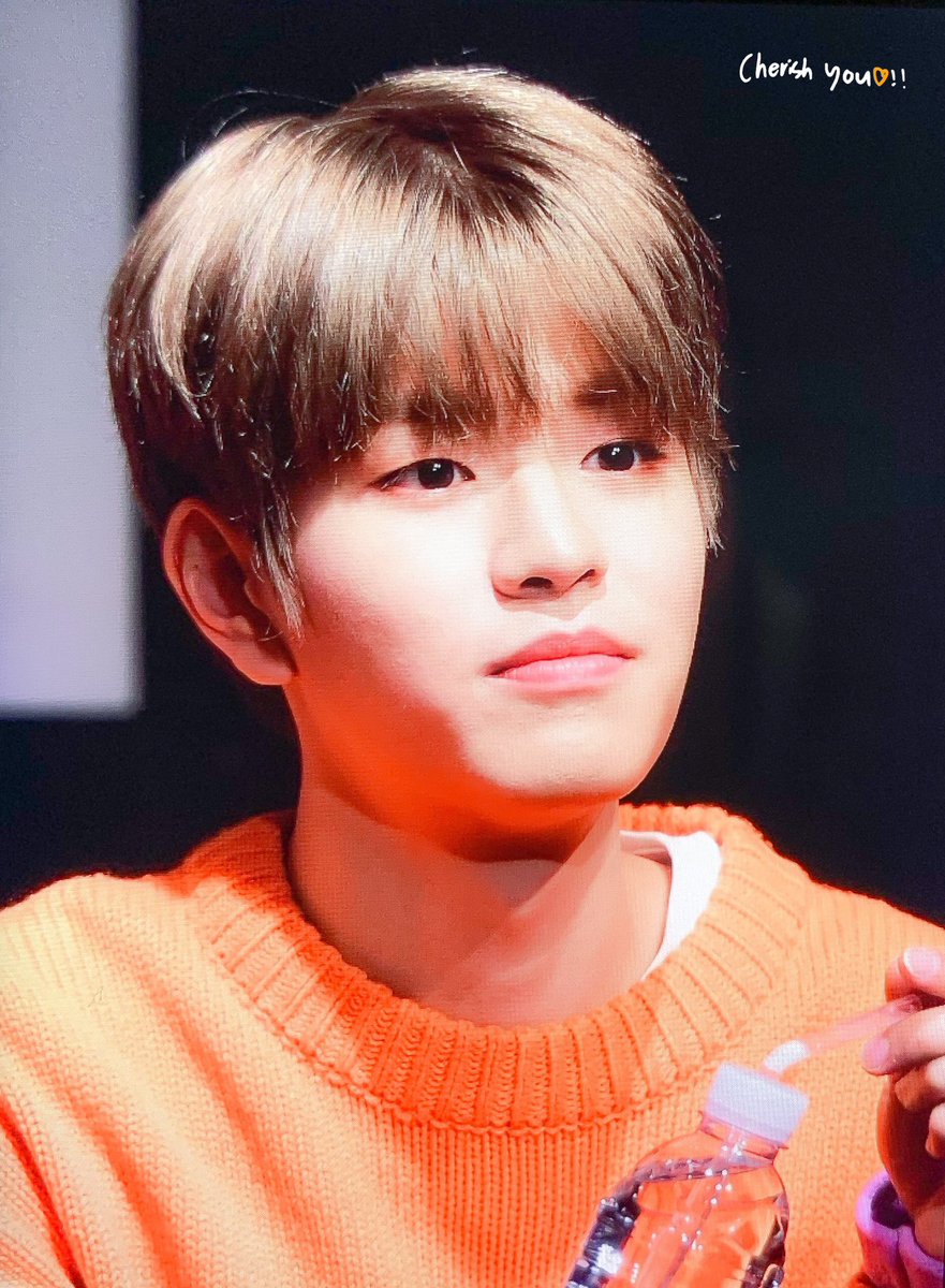 cherishyou922's tweet photo. 191229 잠실팬싸 #스트레이키즈 #승민 🥺🧡 https://t.co/C2tCKFO5jX