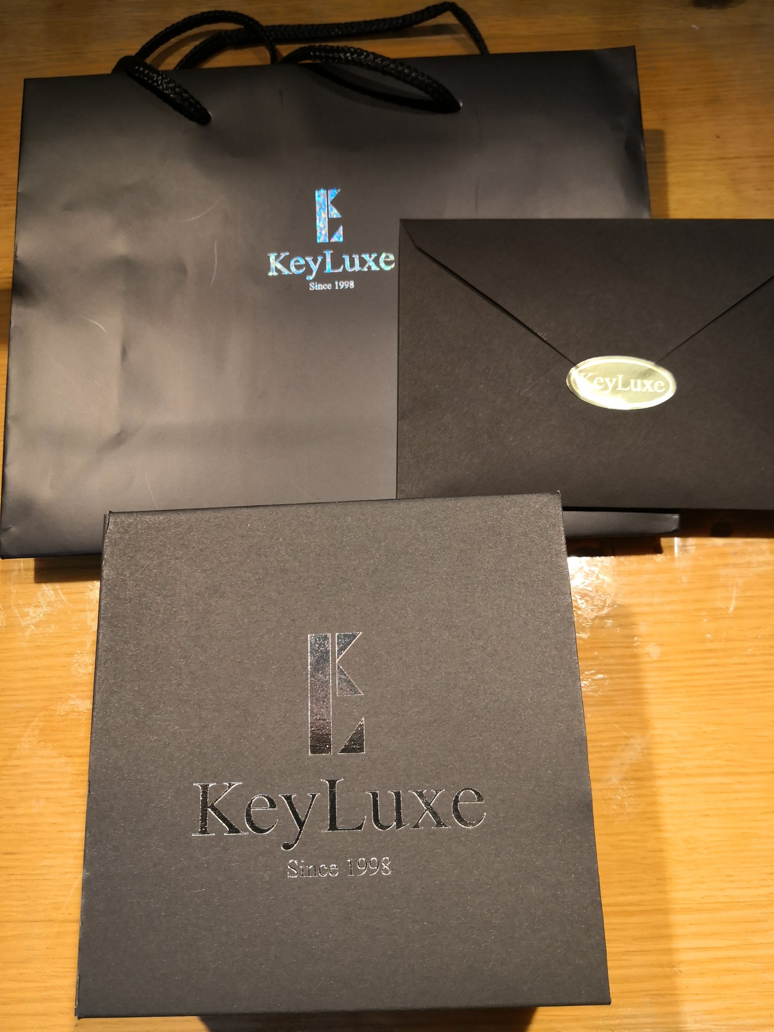 スザクラキ C97va Keyth 初手ビジュアルアーツ 周年腕時計開封の儀 高級感溢れる外装と手紙 明らかに職人ではないと使えない道具 そして感動をもたらせたメッセージカードとまだ就職中かな の恭介www Keyの12作品を意味するマークが発売順で12の