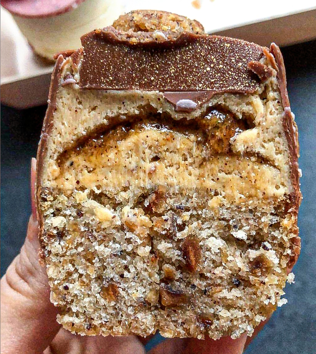 Frenchtouchpas1's tweet photo. Inutile de passer sur @FoudePatisserie pour sortir des dingueries du labo 🔬 🤪 #Orfevre #Hazelnut #Cake #FrenchBox #FrenchTouchPastry https://t.co/F4fq9J4C17