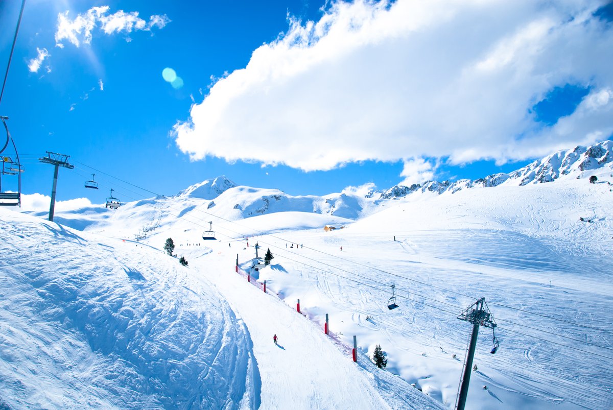 Holiday seekers rejoice! 😍 You can fly direct to Chambery and Salzburg this winter with <a href="/British_Airways/">British Airways</a> ✈️ To be in with a chance to #win a pair of tickets to either one of these great destinations from <a href="/manairport/">Manchester Airport</a>, just retweet this post ⛄️ Closes 23:59 30.12.19